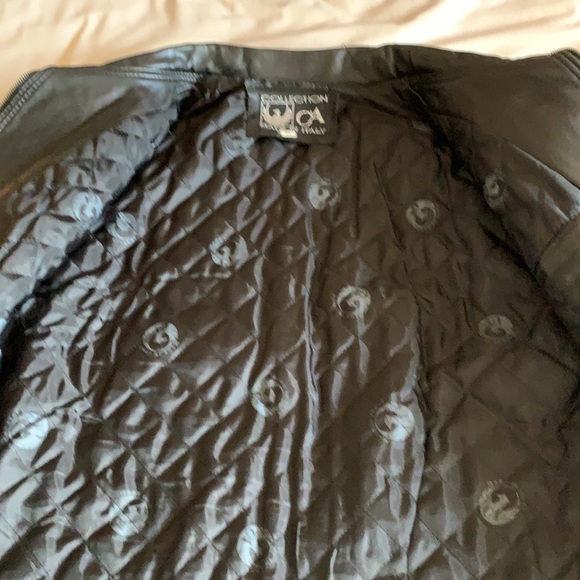 Black leather jacket made in Italy, / like new, worn twice, too large for me - Picture 3 of 5